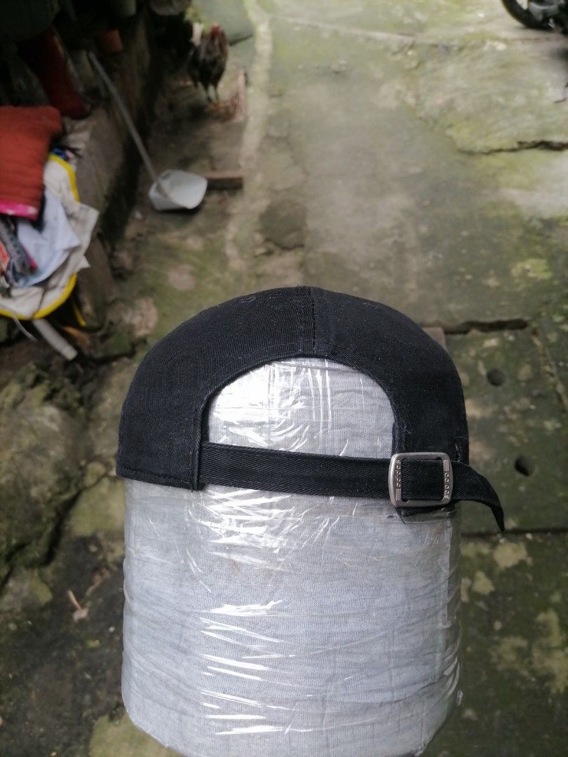 ADIDAS CAP (Category: Caps & Hats) located in Quezon City. Submitted by beybethrift (Listing ID 1410629522, Image 3). Description: 📍Novaliches Quezon City 200+sf.