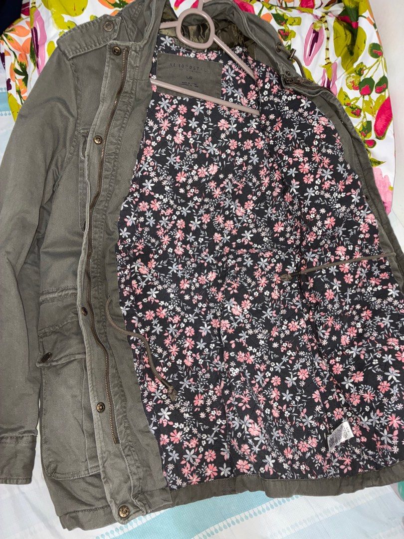 Aeropostale Jacket for Women (Category: Coats, Jackets and Outerwear) located in Guagua. Submitted by paudf (Listing ID 1410641627, Image 2). Description: Warm jacket In great condition (barely worn).