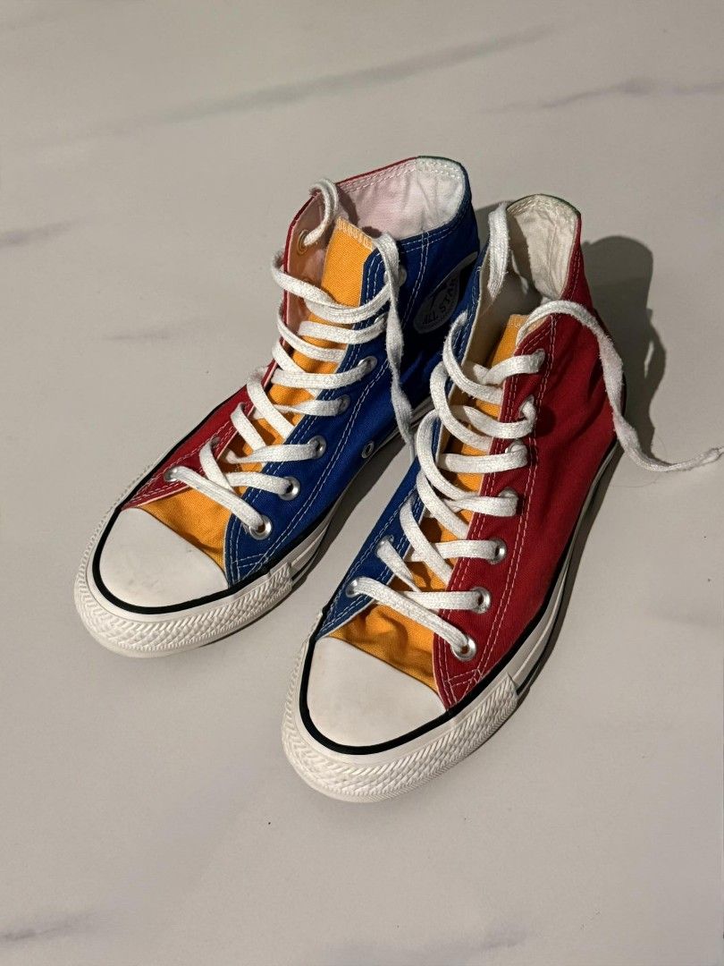Authentic Converse Chuck Taylor All Star (Category: Sneakers) located in Manila. Submitted by li.daniel (Listing ID 1410670355, Image 2). Description: —not used, only has been in the storage box for too long —never worn —for men & women —high cut (price is negotiable).