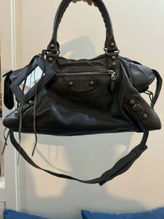 (Category: ) located in . Submitted by CLLcloset (Listing ID 1410591818, Image 1). Description: .