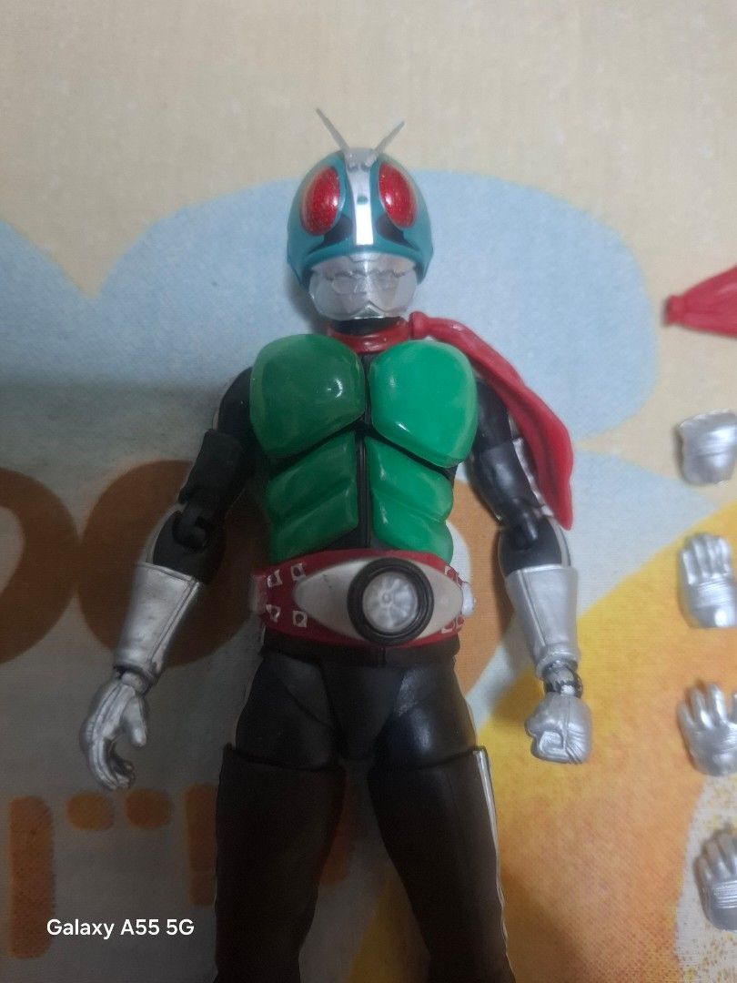 KO S.K.C Kamen Rider ichigo/1 Action Figure (Category: Toy Figures) located in Singapore. Submitted by batman1989 (Listing ID 1410667265, Image 2). Description: - Bandai S.H. Figuarts Kamen Rider 1 figure - Includes multiple interchangeable hands - Features a red scarf selling as shown .