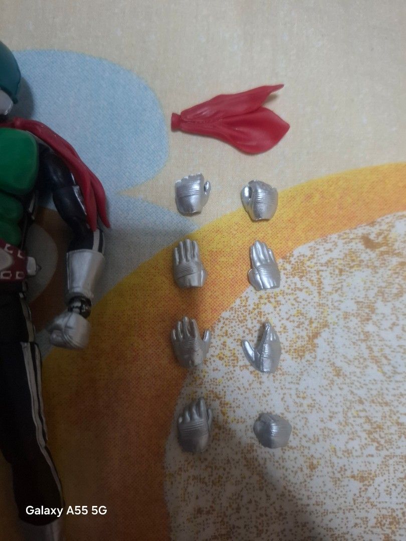 KO S.K.C Kamen Rider ichigo/1 Action Figure (Category: Toy Figures) located in Singapore. Submitted by batman1989 (Listing ID 1410667265, Image 3). Description: - Bandai S.H. Figuarts Kamen Rider 1 figure - Includes multiple interchangeable hands - Features a red scarf selling as shown .