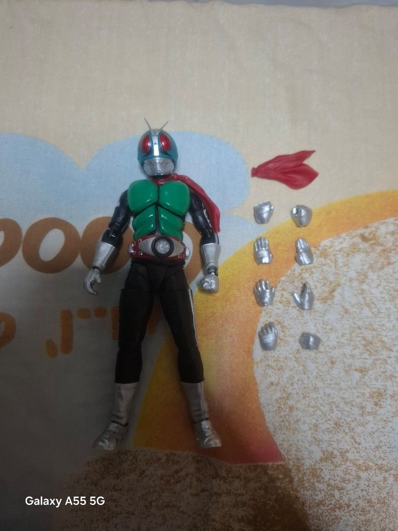 KO S.K.C Kamen Rider ichigo/1 Action Figure (Category: Toy Figures) located in Singapore. Submitted by batman1989 (Listing ID 1410667265, Image 1). Description: - Bandai S.H. Figuarts Kamen Rider 1 figure - Includes multiple interchangeable hands - Features a red scarf selling as shown .