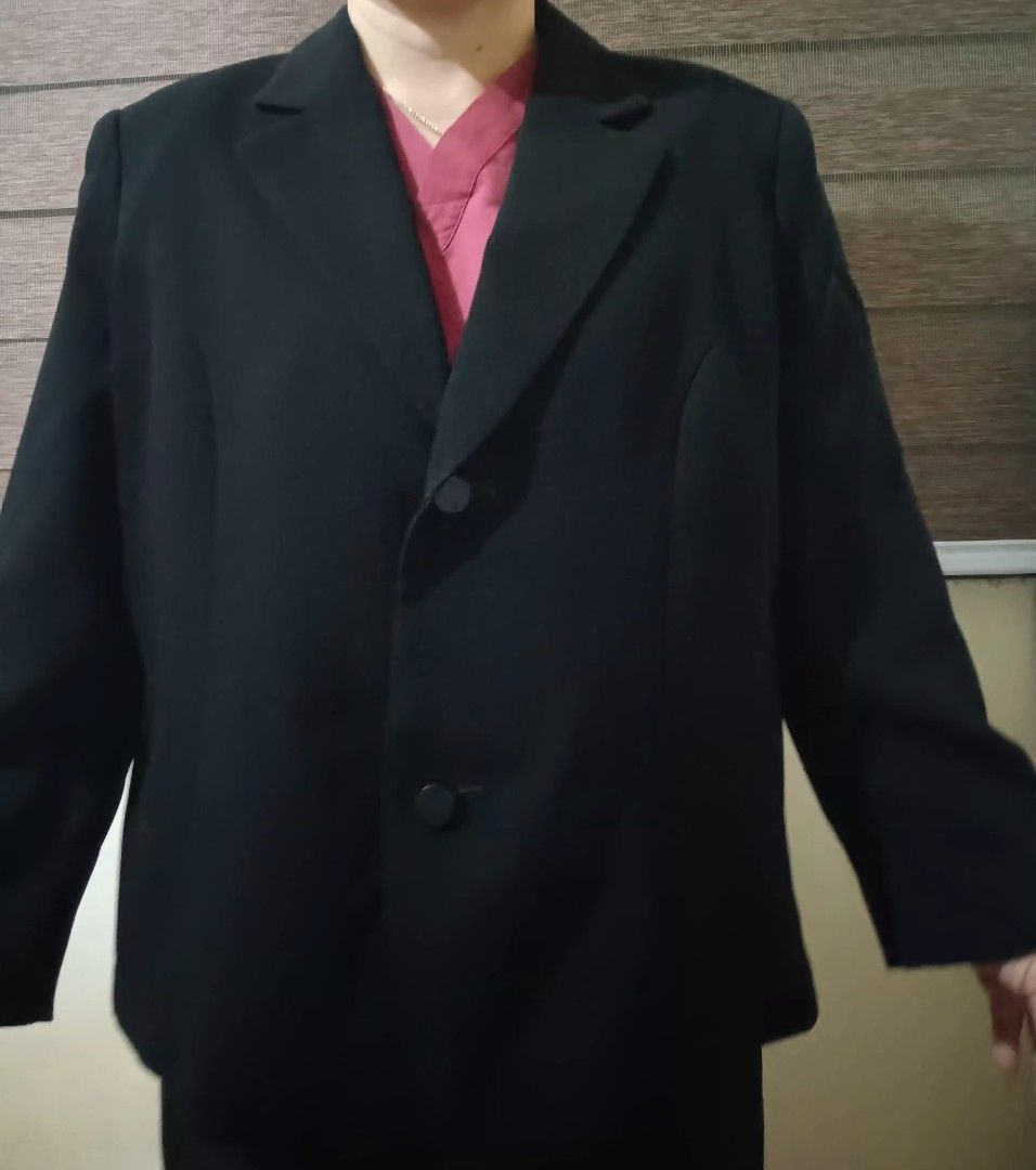 Black XL Blazer eu 21 (Category: Others Tops) located in Caloocan City. Submitted by declutterstn (Listing ID 1410595845, Image 3). Description: premium light weight. flowy. subrang ganda ng tela. with lining, d mainet. malaki s akin..