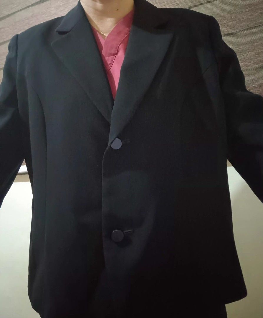 Black XL Blazer eu 21 (Category: Others Tops) located in Caloocan City. Submitted by declutterstn (Listing ID 1410595845, Image 1). Description: premium light weight. flowy. subrang ganda ng tela. with lining, d mainet. malaki s akin..