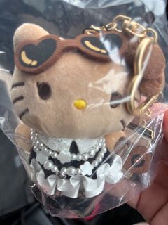 (Category: ) located in . Submitted by fomo.collectibles (Listing ID 1410564051, Image 1). Description: .