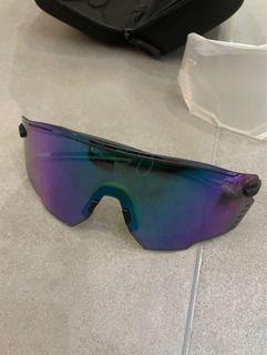 (Category: ) located in . Submitted by 14december (Listing ID 1410589044, Image 1). Description: .