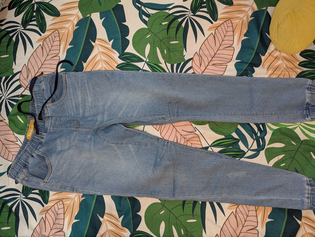 Denim Jogger Pants (Category: Joggers) located in Porac. Submitted by themightythrift (Listing ID 1410630561, Image 2). Description: - Light blue denim jogger pants, size 32. - Jogger pants feature an elastic waistband and drawstring. - Great for everyday casual wear. - Issue may mark na pagkawhite (see 3rd pic).