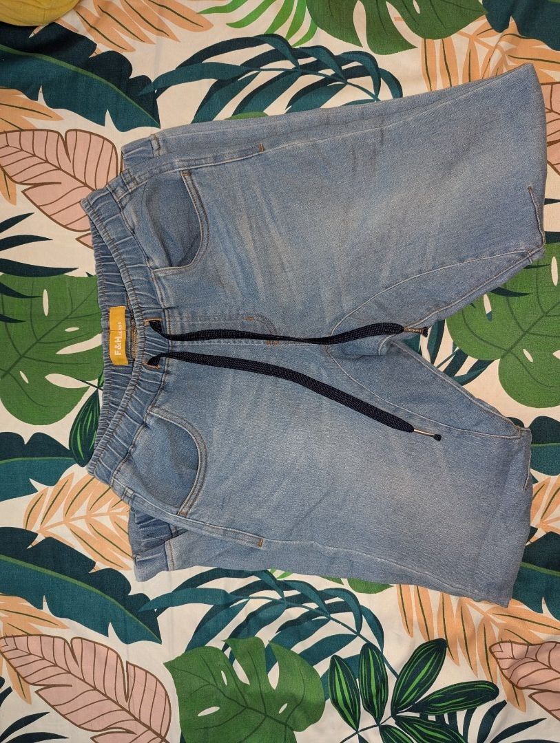 Denim Jogger Pants (Category: Joggers) located in Porac. Submitted by themightythrift (Listing ID 1410630561, Image 1). Description: - Light blue denim jogger pants, size 32. - Jogger pants feature an elastic waistband and drawstring. - Great for everyday casual wear. - Issue may mark na pagkawhite (see 3rd pic).