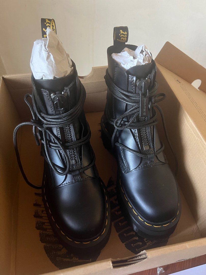 Dr. Martens Jarrick II Laced Leather Platform Boots Black (Category: Boots) located in Angeles City. Submitted by itsjne (Listing ID 1410716018, Image 3). Description: - Dr. Martens Jarrick II Laced Leather Platform Boots -SIZE: US Size 5 (Womens) US Size 4 (Mens) - Color: Black - Features a convenient zip-up front - Stylish platform sole - Includes the original Dr. Martens box - Iconic Dr. Martens yellow stitching Yes, authentic. Like new (worn 