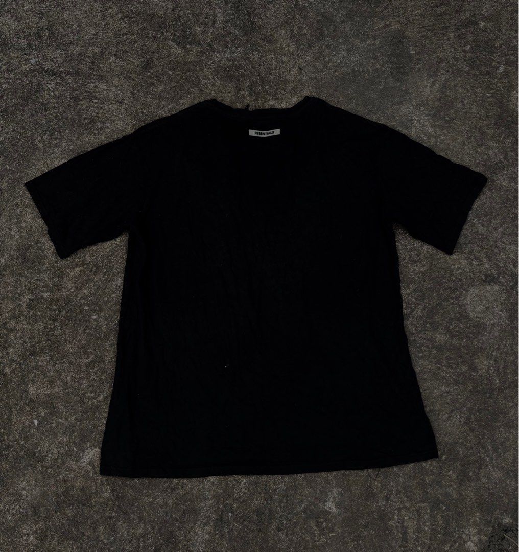 Essentials Fear of God Black T-shirt (Category: Tshirts & Polo Shirts ) located in Naga. Submitted by ajrc.shop (Listing ID 1410573039, Image 2). Description: ESSENTIALS ✅Size: L ✅Width: 23 ✅Length: 28.5 ✅Color Rate: 9/10 ✅Issue: Cut washtag ✅Need Wash ✅Location: Bicol Naga City, Camarines Sur ✅Courier: J&T Express/Flash Express ✅MOP: Gcash only.