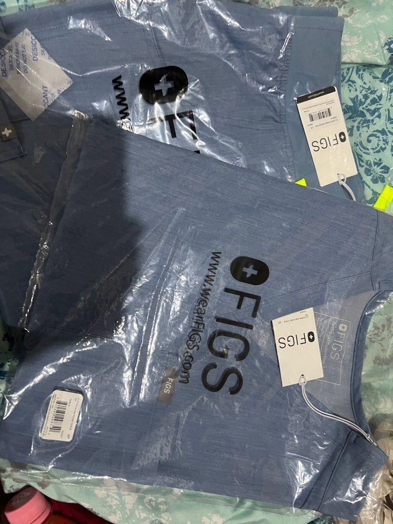 Figs Scrub Set - heather indigo (Category: Sets or Coordinates) located in Quezon City. Submitted by CLing (Listing ID 1410693753, Image 2). Description: ✨ Brand new Figs with tag and plastic Heather indigo Top: CATARINA - small, petite (₱2,025 if top only or swap to medium regular heather indigo OR black) Pants: KADE - large, regular Slightly negotiable Grab/lalamove/pickup Payment prior/upon pick up RFS: wrong size :(.