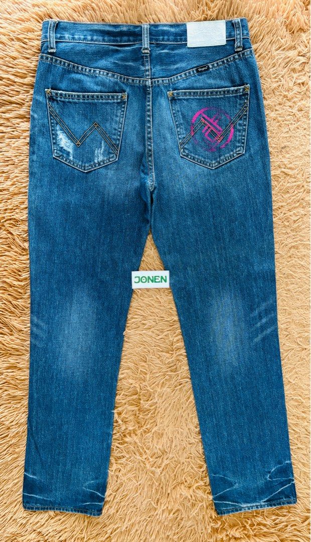 Fingercroxx Jeans (Category: Jeans) located in Cavite. Submitted by SOLEBEN (Listing ID 1410582021, Image 2). Description: Fingercroxx Regular Fit Jeans Actual Measurements: W-33 Inseam-30 Hem-7.5 Total Length-42 Color may vary due to lighting. .