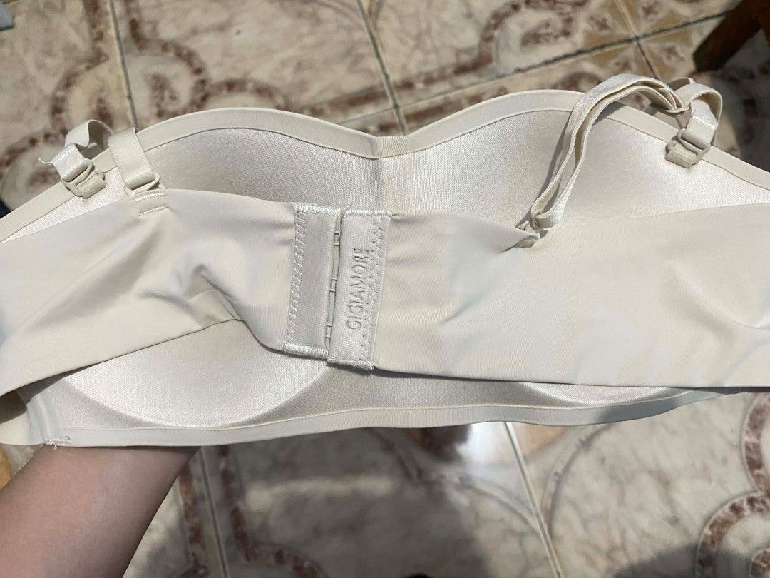 (FREE SF) Gigi Amore Strapless Bra (Category: Undergarments & Loungewear) located in Batangas. Submitted by dev.y (Listing ID 1410646663, Image 2). Description: Brand new and never been used (doesnt have the tag anymore). Selling my Gigi Amore Strapless bra. This is seamless and can remove the straps or wear with straps. Size: 36A rfs: my tita bought the wrong size for me free sf if getting it for ₱300 .