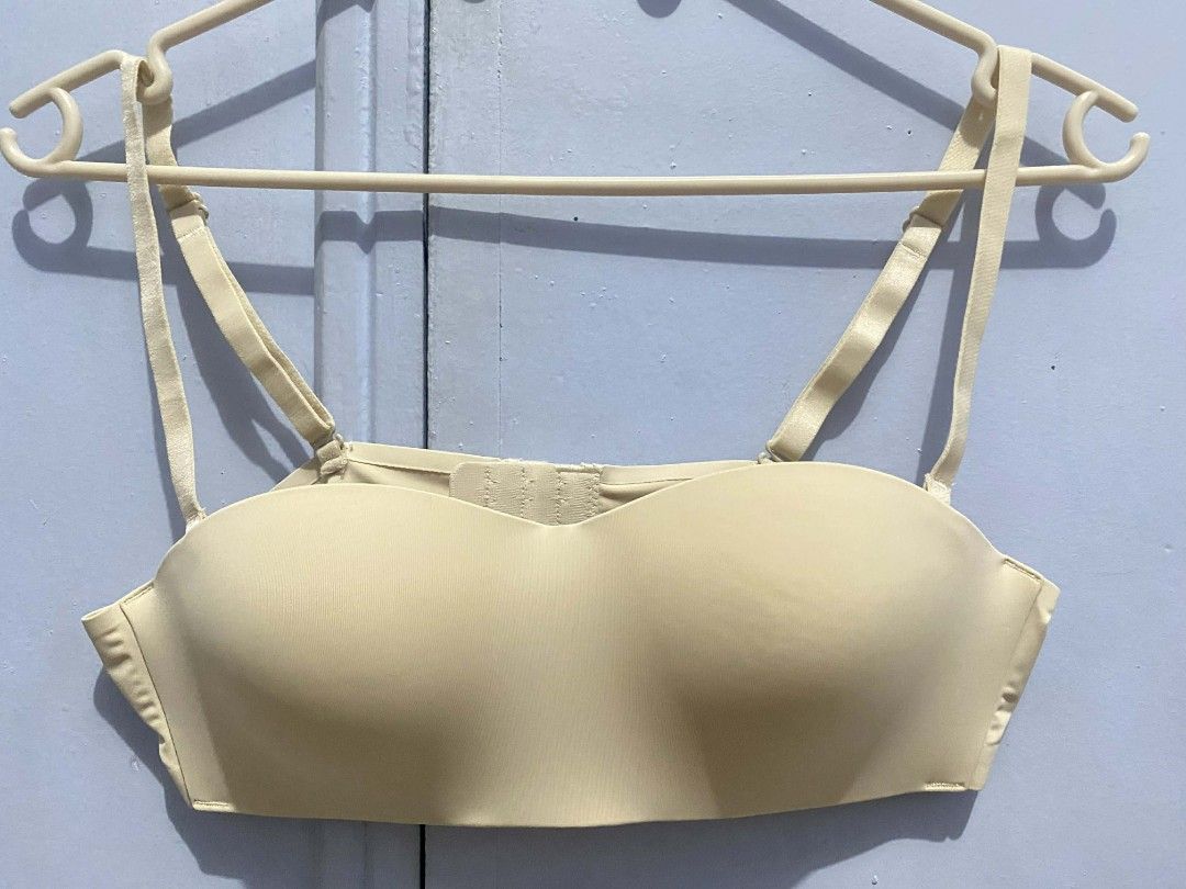 (FREE SF) Gigi Amore Strapless Bra (Category: Undergarments & Loungewear) located in Batangas. Submitted by dev.y (Listing ID 1410646663, Image 1). Description: Brand new and never been used (doesnt have the tag anymore). Selling my Gigi Amore Strapless bra. This is seamless and can remove the straps or wear with straps. Size: 36A rfs: my tita bought the wrong size for me free sf if getting it for ₱300 .
