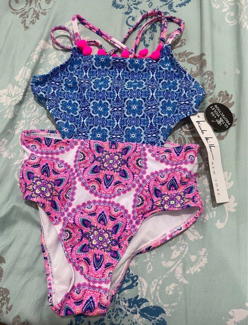 Girl’s Swimsuit (Category: Bikinis & Swimsuits) located in Guagua. Submitted by paudf (Listing ID 1410651269, Image 1). Description: US size 4 for girl toddlers.