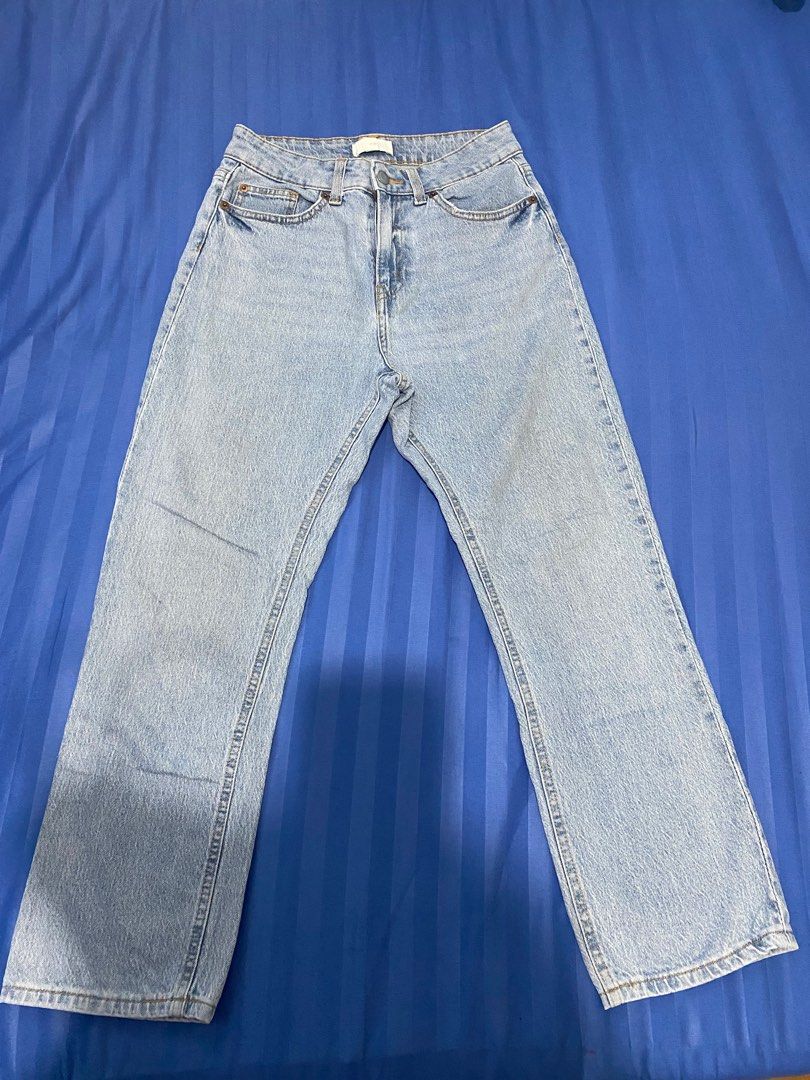 H&M Straight Denim Jeans (Category: Jeans) located in Caloocan City. Submitted by _shellly (Listing ID 1410636295, Image 1). Description: Good as new No flaws.