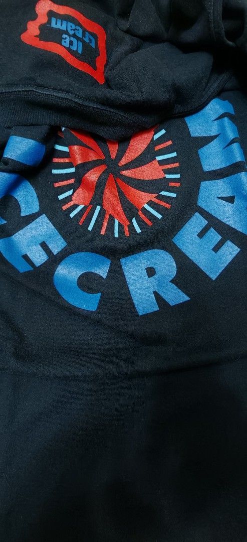 Ice Cream T-shirt Black (Category: Tshirts & Polo Shirts ) located in Makati City. Submitted by marquez25 (Listing ID 1410618132, Image 3). Description: - Black Ice Cream T-shirt - Features a colorful logo on the front - Plain back - Size: L - Material: 100% cotton - Made in Japan.