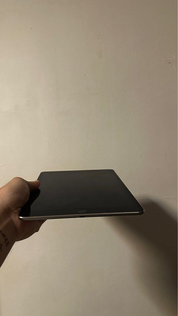 Ipad Air 2 (Category: iPad) located in Valenzuela. Submitted by _wave (Listing ID 1410635119, Image 3). Description: Fs or swap sa iphone gadget need small gadget for business di madala lagi ipad.