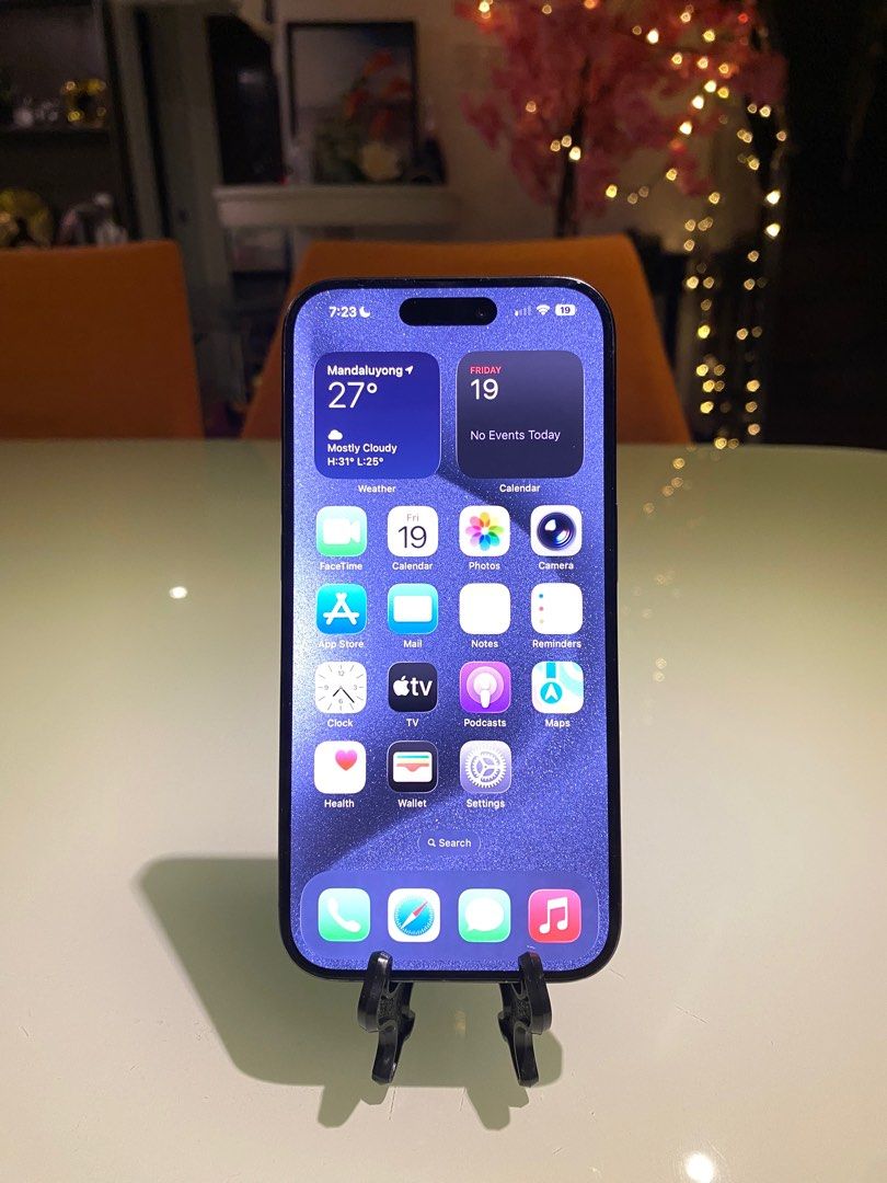iPhone 15 Pro (Category: iPhone 15 Series) located in Manila. Submitted by grischfinds (Listing ID 1410655584, Image 2). Description: iPhone 15 Pro 128GB Openline/Factory Unlocked Physical sim 80% Battery Health 27k FIXED. Already the lowest Titanium Blue No history of repair No issue Comes with 4 cases ( Lost it while moving ) Mandaluyong area only PM If interested .