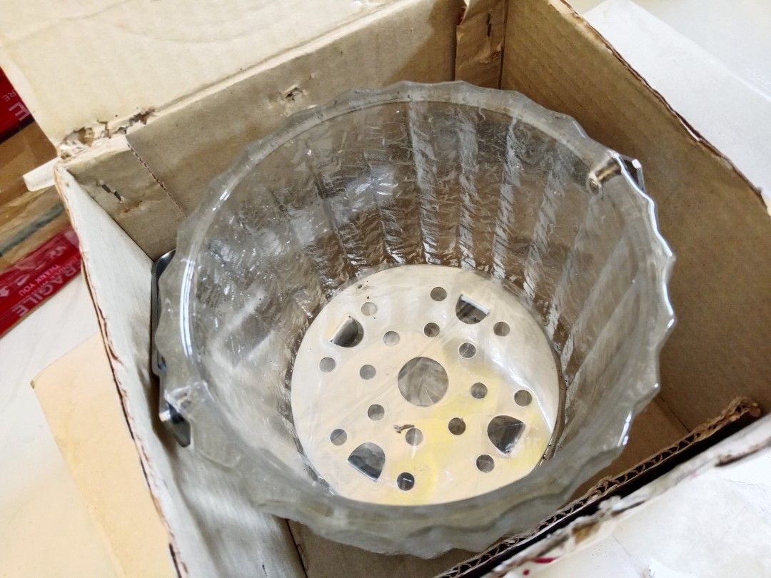 Japan Ice Bucket (Category: Other Kitchenware & Tableware) located in Polangui. Submitted by cornerbags_shoes (Listing ID 1410648291, Image 2). Description: lukot na po and luma ang box Kasi old stock.