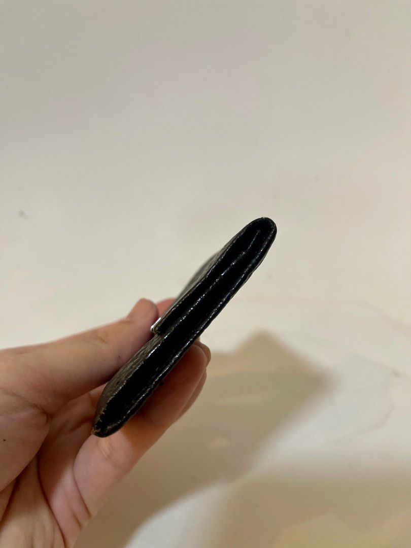 Leather Coin Purse (Category: Wallets & Card holders) located in Teresa. Submitted by savvyonbranded (Listing ID 1410679530, Image 3). Description: .