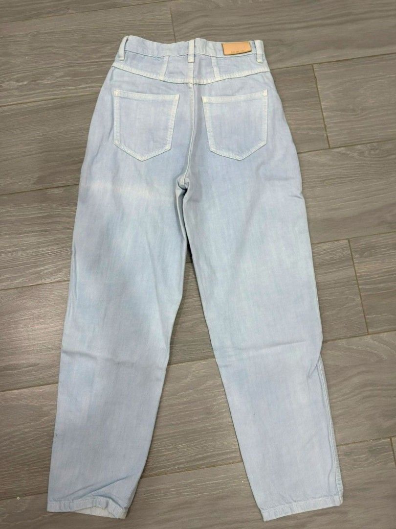 MANGO DENIM PANTS (Category: Jeans) located in Quezon City. Submitted by declutteritemsxx (Listing ID 1410676011, Image 3). Description: .