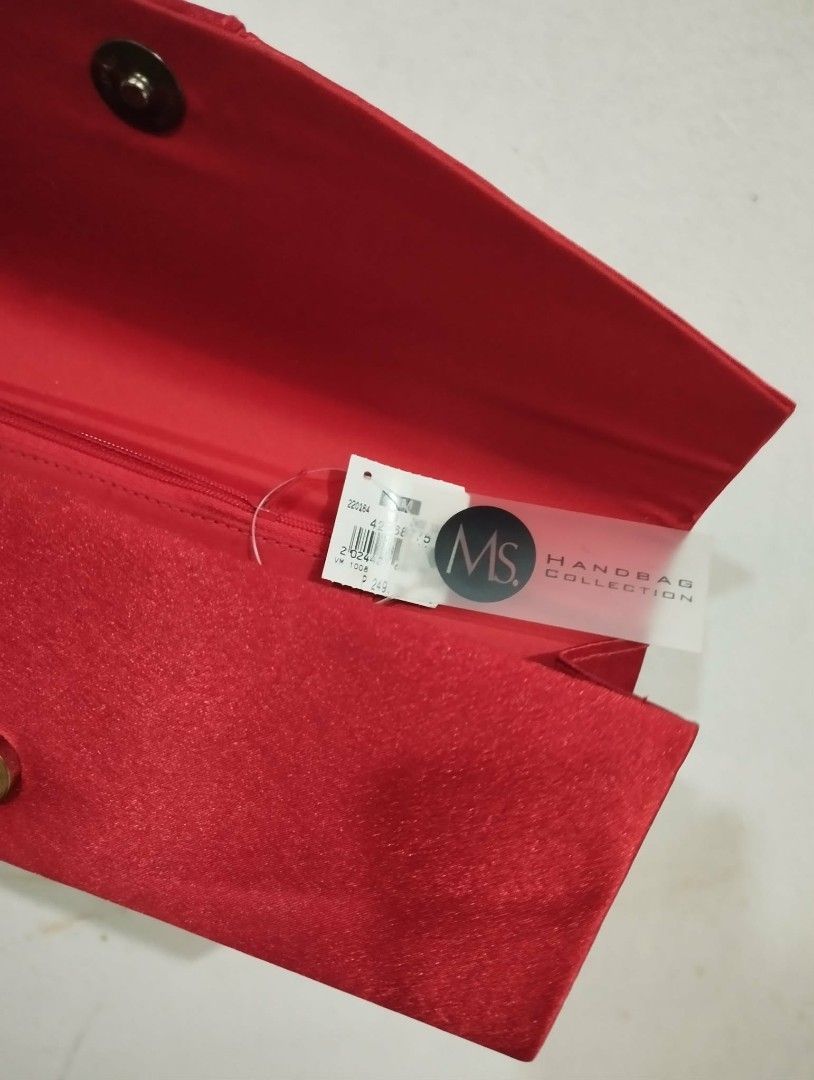 MS Handbag Collection Red Clutch Bag (Category: Clutches) located in Marikina City. Submitted by beybera (Listing ID 1410691287, Image 1). Description: - MS Handbag Collection clutch bag - Color: Red - Features: - Magnetic closure - Small inner pocket - Pleated design on front - Shape: Rectangular - Material: Smooth, satin-like - Includes original tag Rfs: Decluttering .