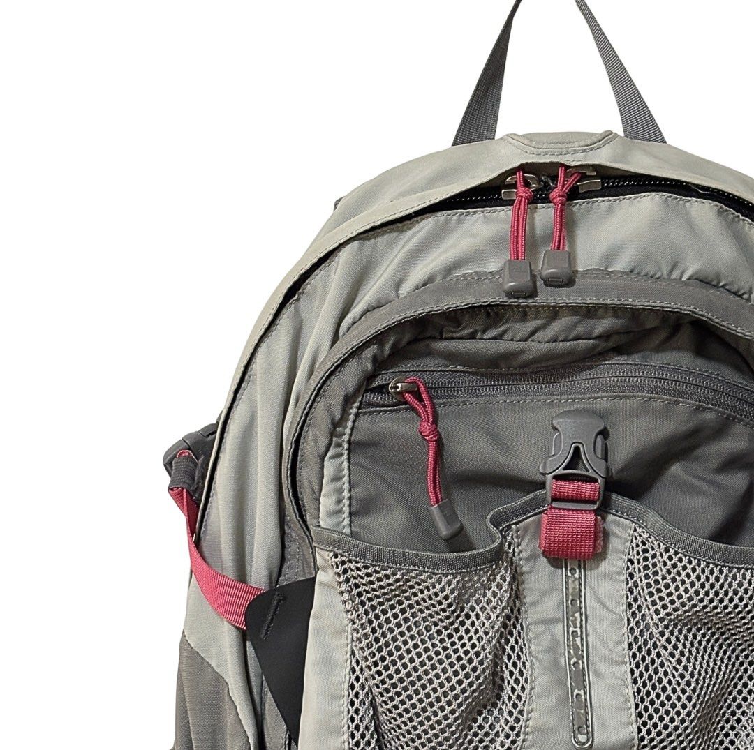 Original Vintage The North Face Recon (Category: Backpacks) located in Paranaque City. Submitted by sethtralala (Listing ID 1410576304, Image 1). Description: - Original Vintage The North Face Recon backpack. -Fits up to 15” inch laptop -Has false bottom for laptop compartment - Features a classic design and color scheme. -Has added garters to hold excess straps - Multiple compartments and pockets for organization. - Ideal for everyday use or lig