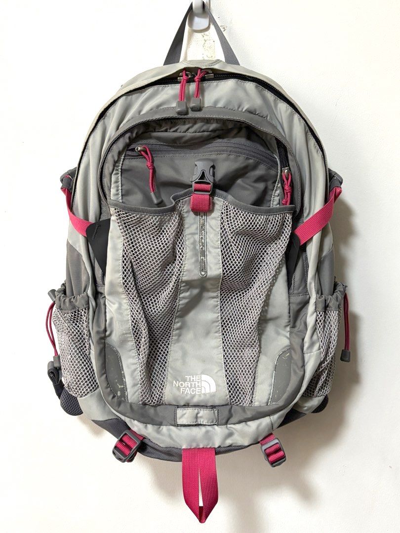 Original Vintage The North Face Recon (Category: Backpacks) located in Paranaque City. Submitted by sethtralala (Listing ID 1410576304, Image 3). Description: - Original Vintage The North Face Recon backpack. -Fits up to 15” inch laptop -Has false bottom for laptop compartment - Features a classic design and color scheme. -Has added garters to hold excess straps - Multiple compartments and pockets for organization. - Ideal for everyday use or lig