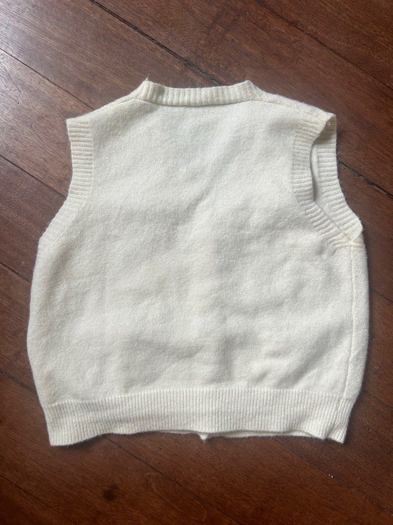 Premium Knitted Vest Classy Chic Coquette Bow Oversized (Category: Sleeveless) located in Quezon City. Submitted by theukayera (Listing ID 1410606260, Image 2). Description: Old money coded! Chic Parisian vibes Knitted vest with no runs and complete buttons. Laid flat measurements: Length: 20” Pit to pit: 19” (Free size, can fit XL) Arm hole: 8” On hand and ready to ship! 📍near Commonwealth, QC.