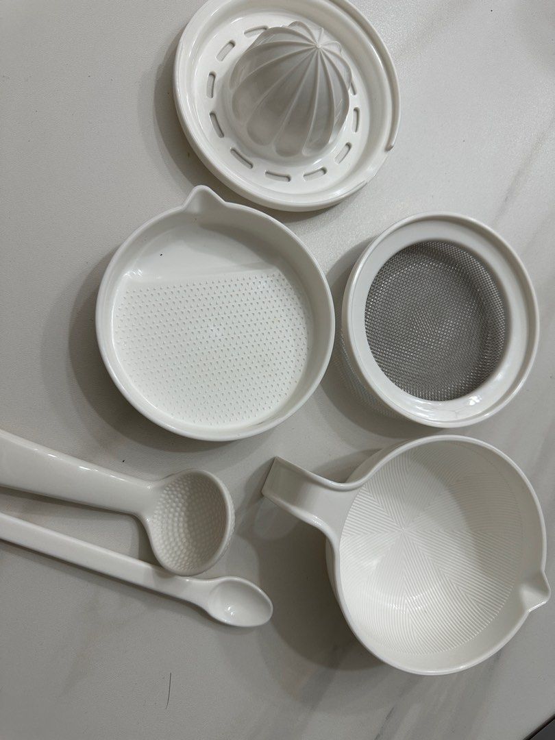 Richell Cooking Set (Category: Weaning & Toddler Feeding) located in Quezon City. Submitted by littlemis (Listing ID 1410703878, Image 1). Description: - Complete baby food maker set - Includes: citrus juicer, strainer, grater, bowl with handle, and two spoons - All pieces are white - Ideal for preparing fresh and healthy baby food at home.