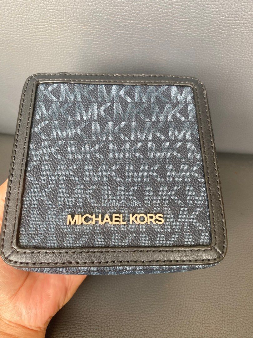sale!!💯original MiChael KoRs cOOpeR (Category: Luxury Bags & Wallets) located in San Luis. Submitted by scarlet012 (Listing ID 1410665130, Image 3). Description: sale!!sale!! 💯original 💯original Mk jewelry box fresh from US with tag.