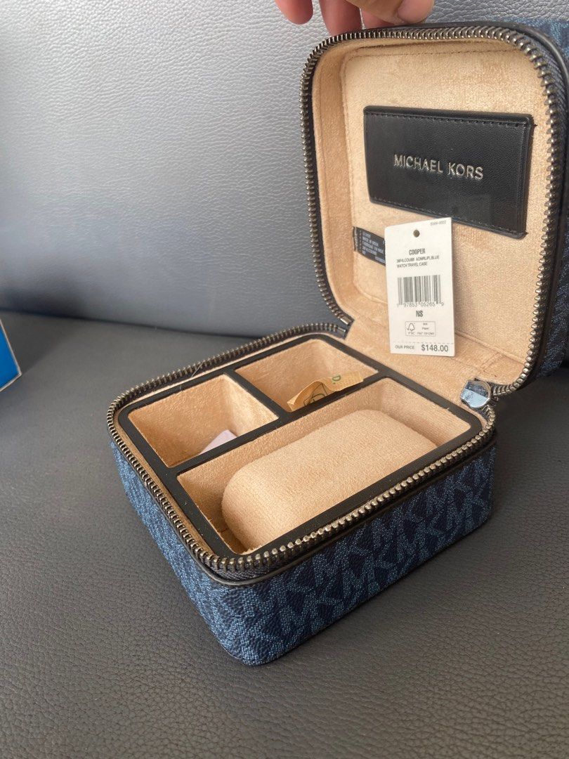 sale!!💯original MiChael KoRs cOOpeR (Category: Luxury Bags & Wallets) located in San Luis. Submitted by scarlet012 (Listing ID 1410665130, Image 2). Description: sale!!sale!! 💯original 💯original Mk jewelry box fresh from US with tag.