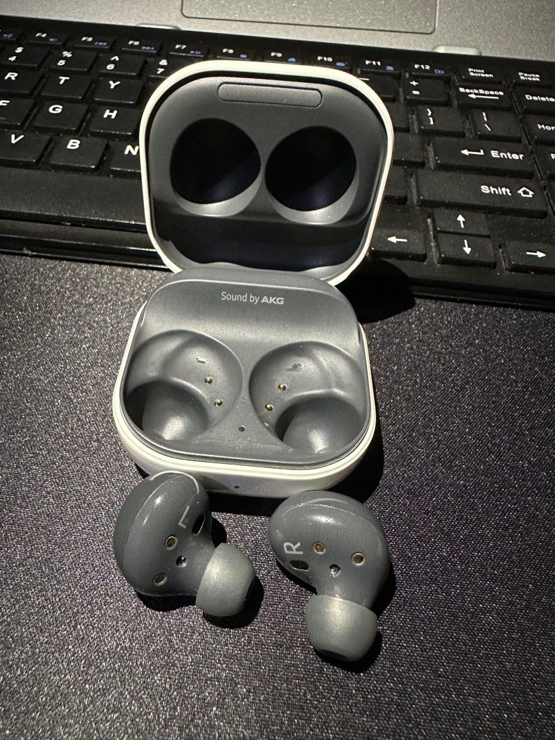 Samsung Galaxy Buds2 WL Earbuds (Category: Earphones) located in Antipolo. Submitted by ron_mac07 (Listing ID 1410574205, Image 3). Description: - Samsung Galaxy Buds2 - Includes: Gray earbuds, white charging case, charging cable, adapter, and box - Sound by AKG.