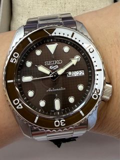 (Category: ) located in . Submitted by watchtrend97 (Listing ID 1410589980, Image 1). Description: .