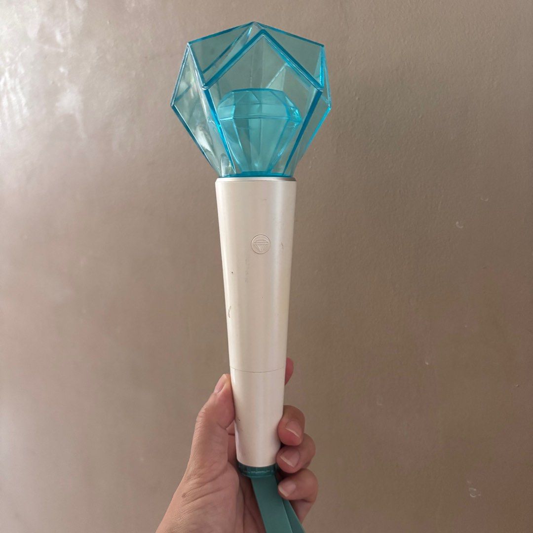 SHINee Official Lightstick -working (Category: K-Wave Merchandise) located in Calamba. Submitted by cur8d (Listing ID 1410705805, Image 2). Description: batteries not included no box .