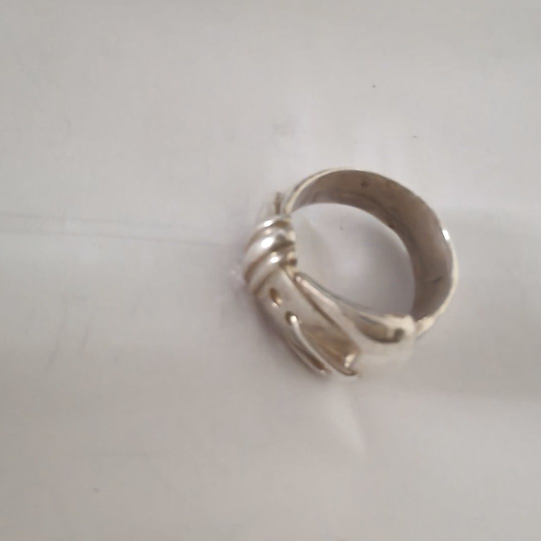 Sterling Silver Ring (Category: Jewelry) located in Singapore. Submitted by limhel (Listing ID 1410695870, Image 2). Description: no box.