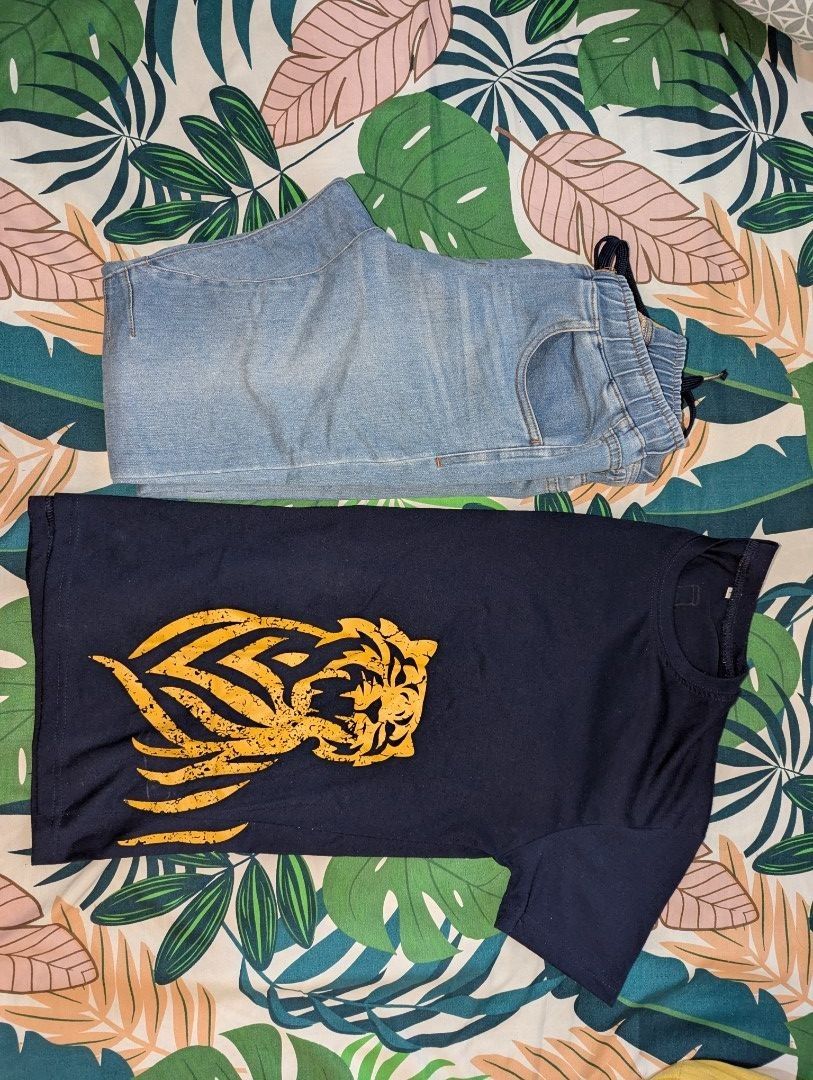 Tiger Beer Graphic T-Shirt (only) (Category: Tshirts & Polo Shirts ) located in Porac. Submitted by themightythrift (Listing ID 1410630102, Image 1). Description: - Navy blue Tiger Beer t-shirt: - Features a tiger graphic on the front. - Includes a beer bottle graphic with the Tiger Beer logo on the back. - Crew neck style. .