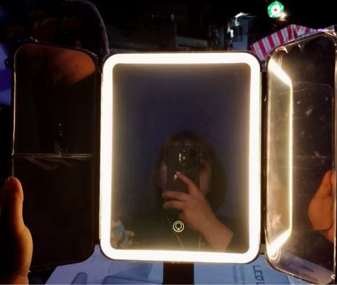 Vanity Mirror (Category: Mirrors) located in Marikina City. Submitted by jzzy_kt (Listing ID 1410716987, Image 2). Description: Vanity Mirror with Led Light .