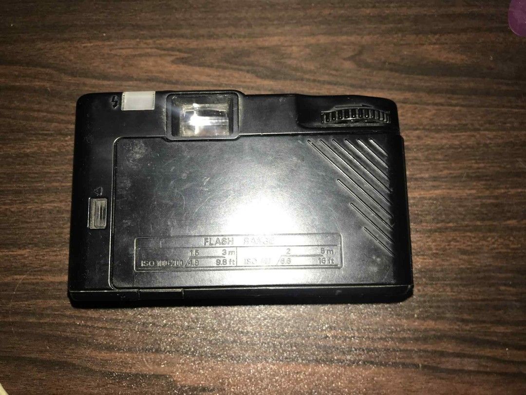 WORKING KONICA FILM CAM (Category: Cameras) located in Las Pinas. Submitted by dennizee (Listing ID 1410707293, Image 2). Description: KONICA FILM CAM uses 2 AA batts has power and flash but stuck winder so selling this as is. this is a vintage cam so please manage your exoectations no refunds RFS: badly needs fund MOP: gcash/bdo MOD: lalamove/grab/las pinas area .