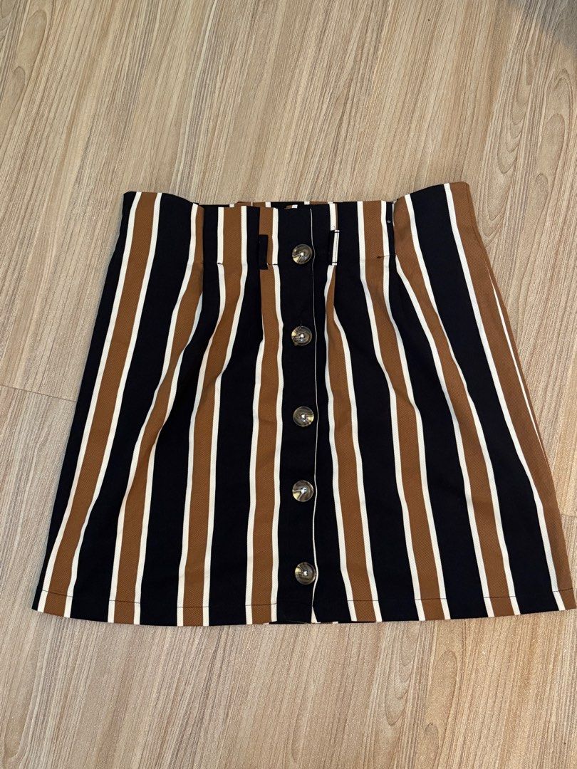 Black and Brown skirt (Category: Skirts) located in Angeles City. Submitted by shewhosells_ (Listing ID 1407428382, Image 1). Description: .