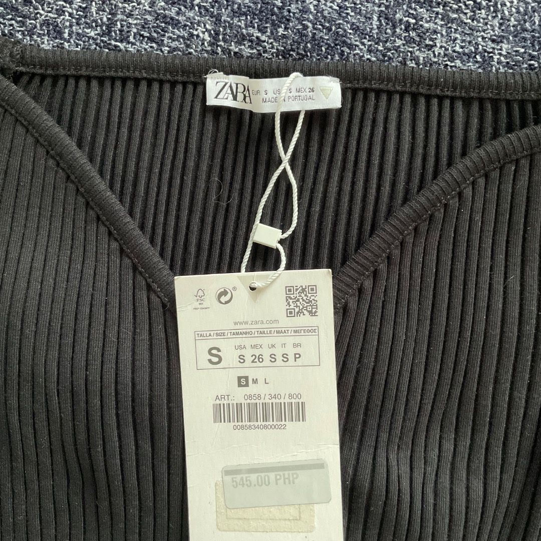 Black Zara Ribbed Cropped Off-Shoulder Top (Category: Blouses) located in Mandaluyong City. Submitted by declutter.life (Listing ID 1407464268, Image 2). Description: - cropped off-shoulder top - Size: S - Features a V-neckline - Short sleeves - Made in Portugal - Brand new with price tag - Original price: PHP 545.00.