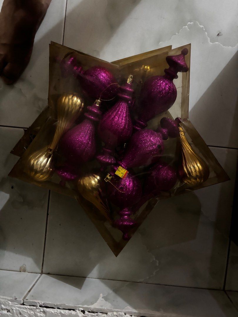 Christmas Balls and Christmas Decor (Category: Other Home Decor) located in Caloocan City. Submitted by pompompurinn1 (Listing ID 1407510099, Image 3). Description: Meet up only.