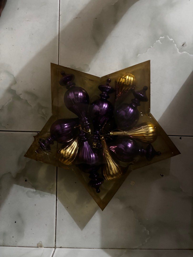 Christmas Balls and Christmas Decor (Category: Other Home Decor) located in Caloocan City. Submitted by pompompurinn1 (Listing ID 1407510099, Image 1). Description: Meet up only.