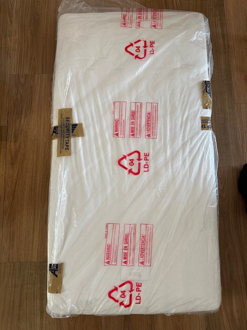 Crib mattress （分類：兒童傢具 - 嬰兒床）位於 Hong Kong。 由 panda_s 提交（商品編號 1407410797，圖片 2）。簡介： Australian brand Boori. Size: 130cm x 70cm。