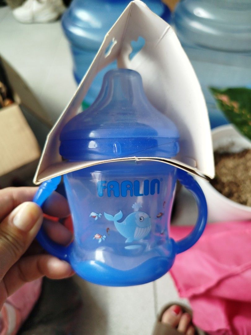 Farlin PP Training Cup - Blue (Category: Breastfeeding & Bottle Feeding) located in San Pedro. Submitted by ey_shoppe (Listing ID 1407389954, Image 2). Description: - Farlin PP Training Cup in blue - Features a cute whale design - Easy-grip handles - BPA-free - Designed to prevent spills - Helps train your child to drink from a cup - Original price: ₱154.00.