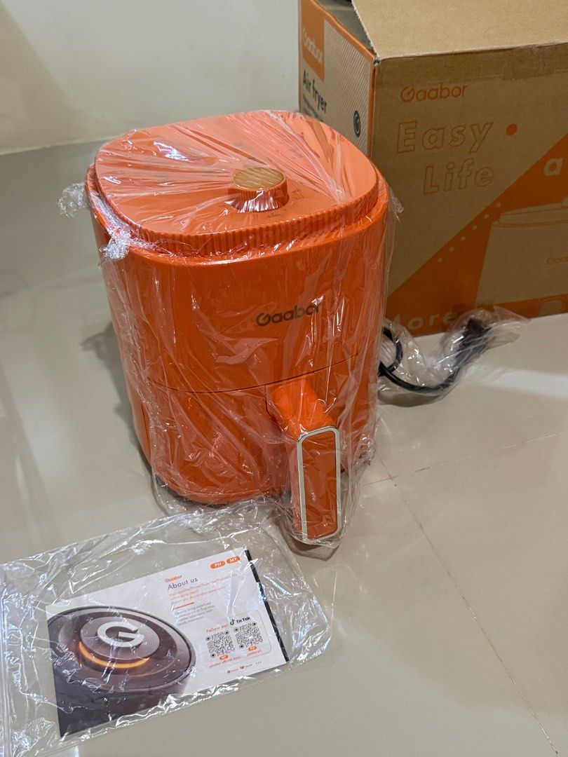 Gaabor Air Fryer (Category: Fryers) located in Paranaque City. Submitted by MoonMomma.ph (Listing ID 1407423497, Image 2). Description: - Brand new Gaabor air fryer - Comes in original packaging - Vibrant orange color - Includes air fryer unit and instruction manual - Never been used - Ready for immediate use - Modern and compact design Mode of Payment: GCash or Bank Transfer If you have any questions, please feel free to message me 👼🏻 Thank yo