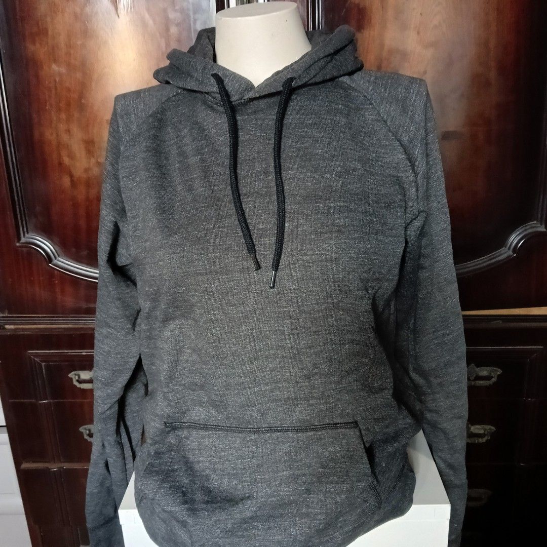H&M Dark Gray Hoodie (Category: Hoodies) located in Marilao. Submitted by keyset (Listing ID 1351640384, Image 1). Description: ☞ MOP: Gcash, Maya, Maribank, Unionbank ☞ MOD: Lalamove, J&T ☞ Buyer shoulders shipping fee 📍 Marilao, Bulacan 🚫 No Sh0pee checkout.