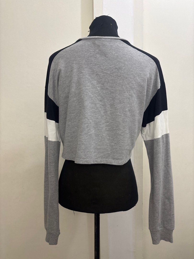 H&M Divided Gray Crop Top Sweater (Category: Others Tops) located in Manila. Submitted by katiecat.preloved (Listing ID 1407469645, Image 3). Description: • H&M Divided crop top • gray with black and white accents • xs sa tag but fits small to medium frame (medium ako) • no issues • send a message for more details / if you have questions .